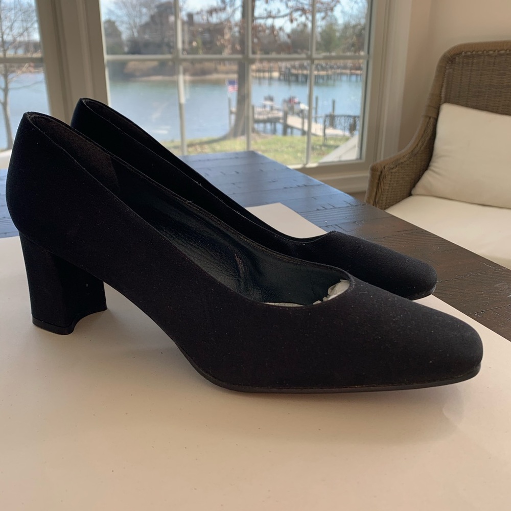 Stuart Weitzman Black Pump